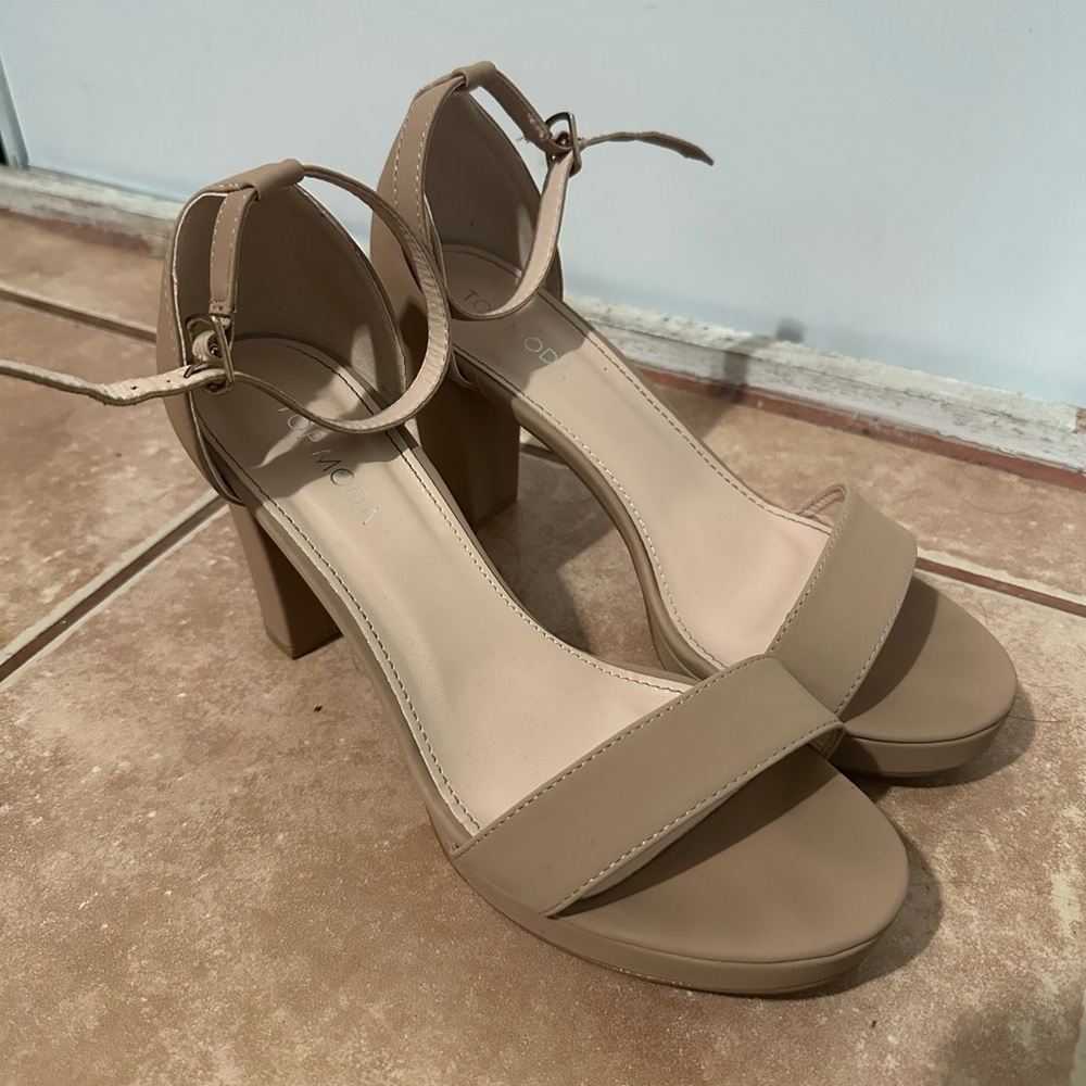 Top Moda 7.5 tan/cream/nude heels